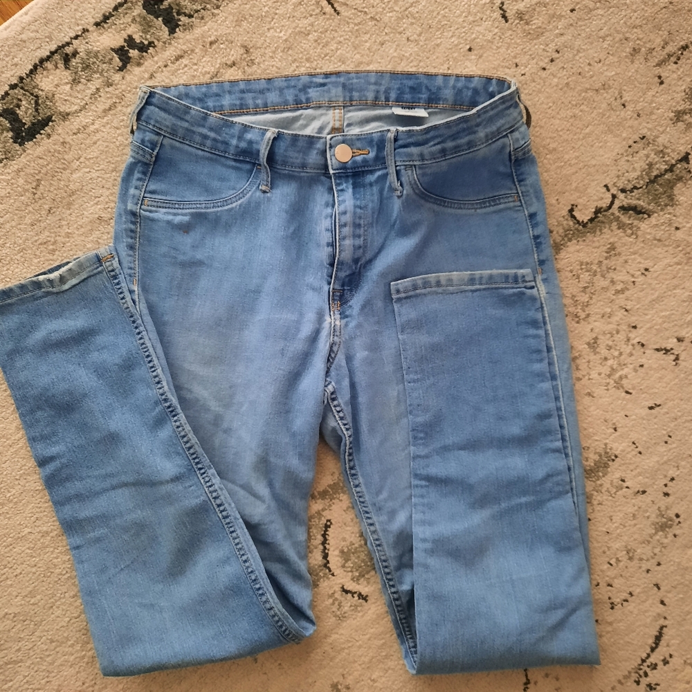 🔥H&M Ladies Skinny Ankle Jeans~Regular Waist Size 31